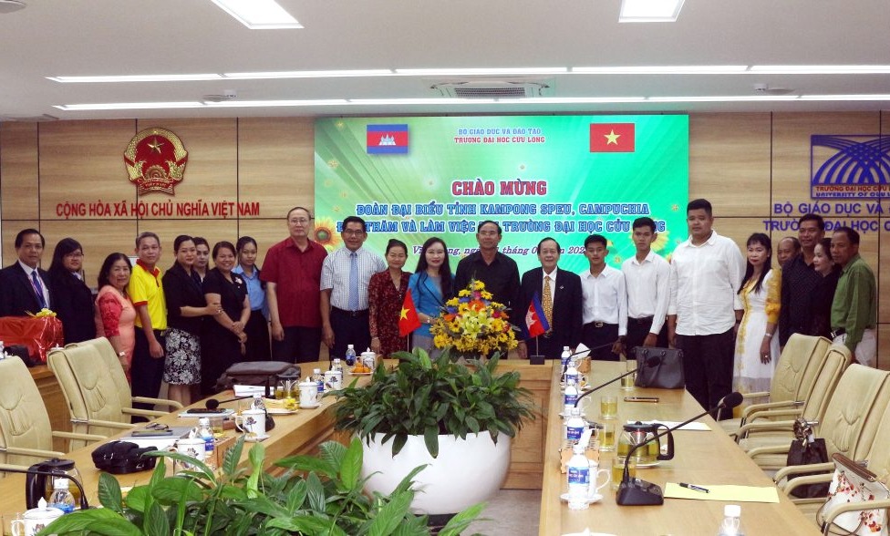 Trường ĐH Cửu Long tiếp nhận thêm 05 lưu học sinh Campuchia