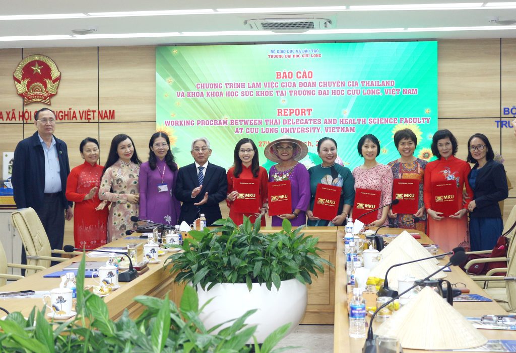 Báo cáo chương trình làm việc của đoàn chuyên gia Thái Lan tại Trường ĐH Cửu Long