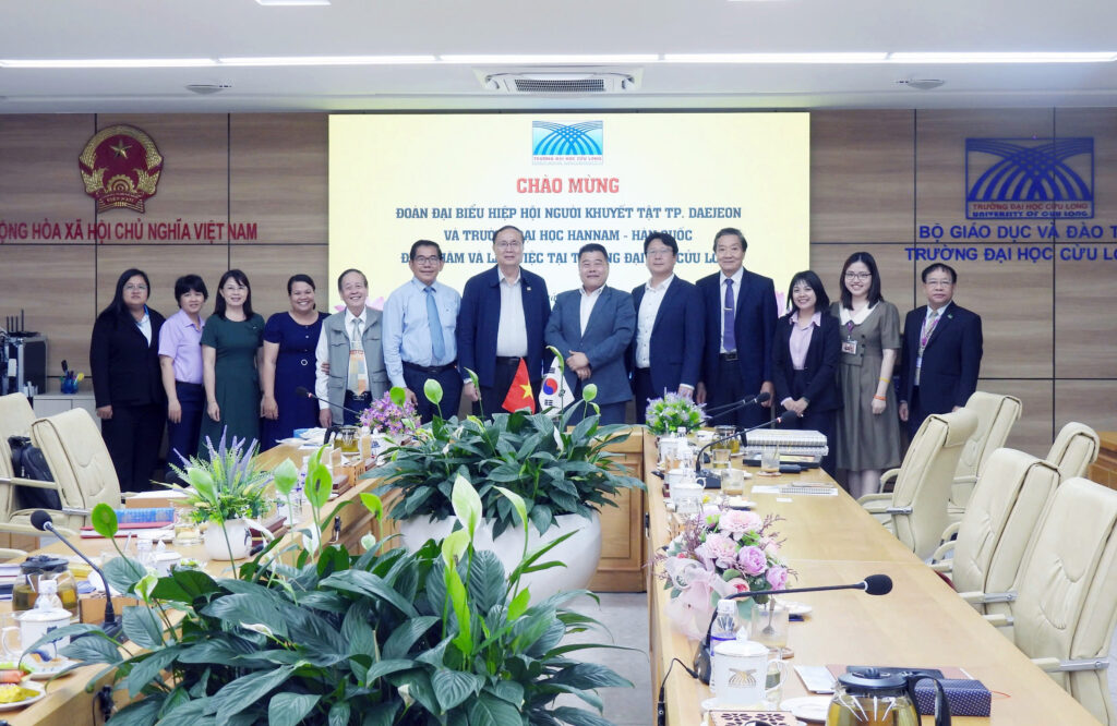 Trường Đại học Cửu Long mở rộng mối quan hệ hợp tác với Hàn Quốc và Singapore
