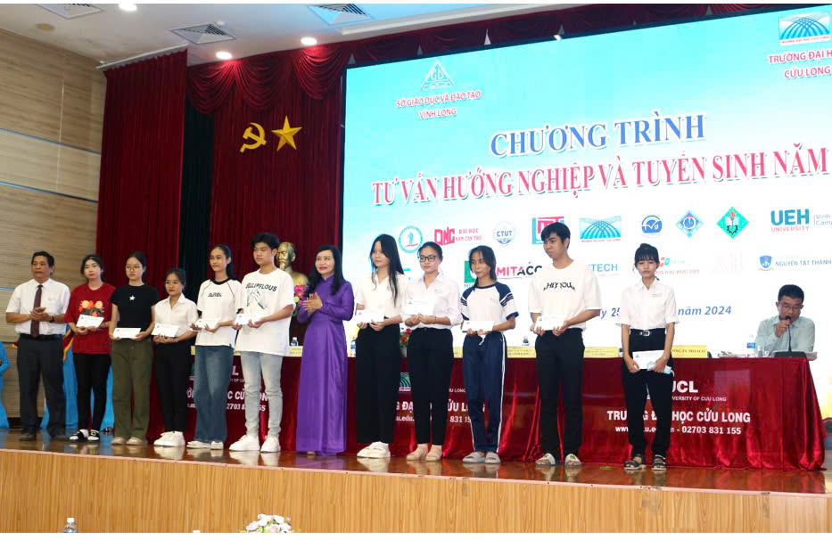 Trung tâm tuyển sinh - Truyền thông
