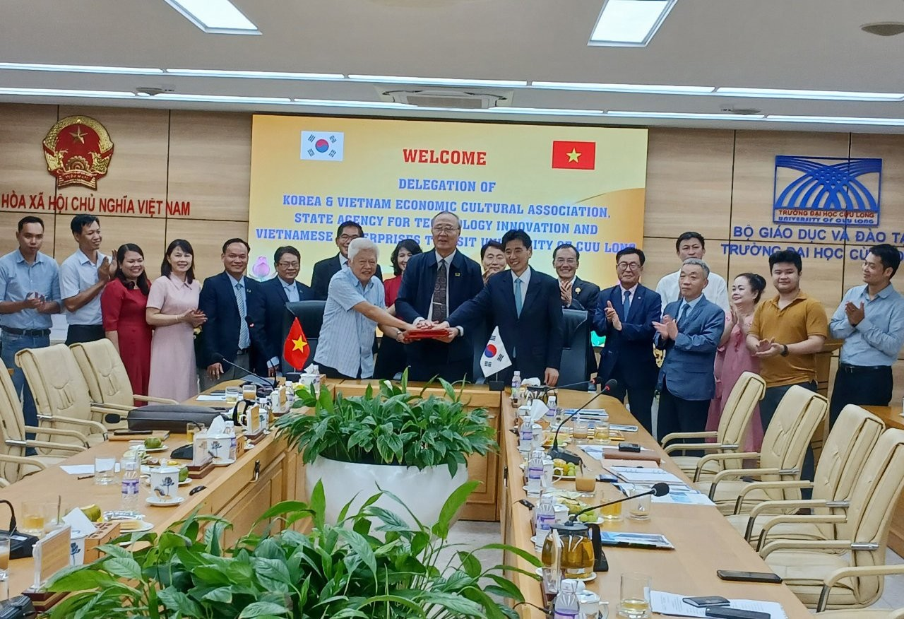 Trung tâm hỗ trợ SV và Quan hệ DN