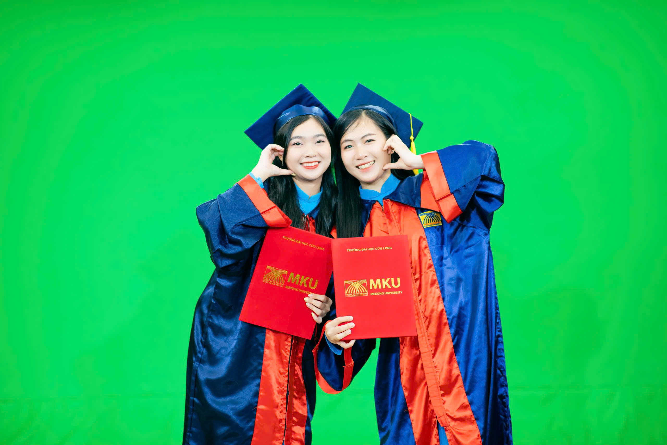 Album - Trao bằng tốt nghiệp