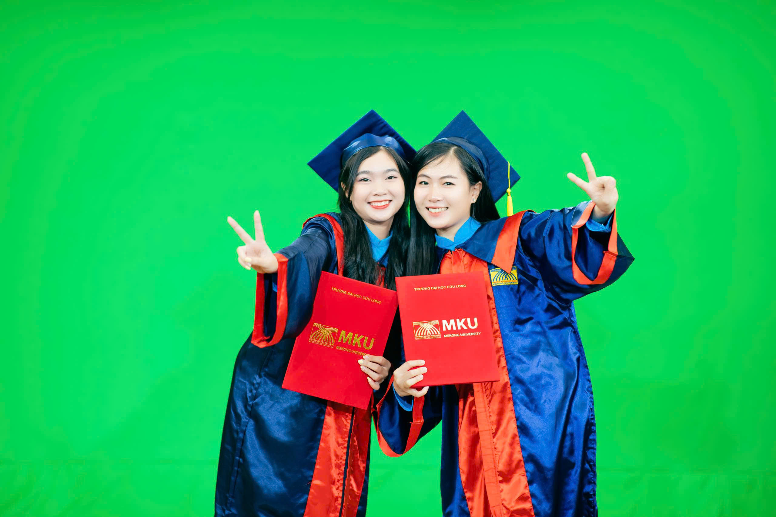 Album - Trao bằng tốt nghiệp