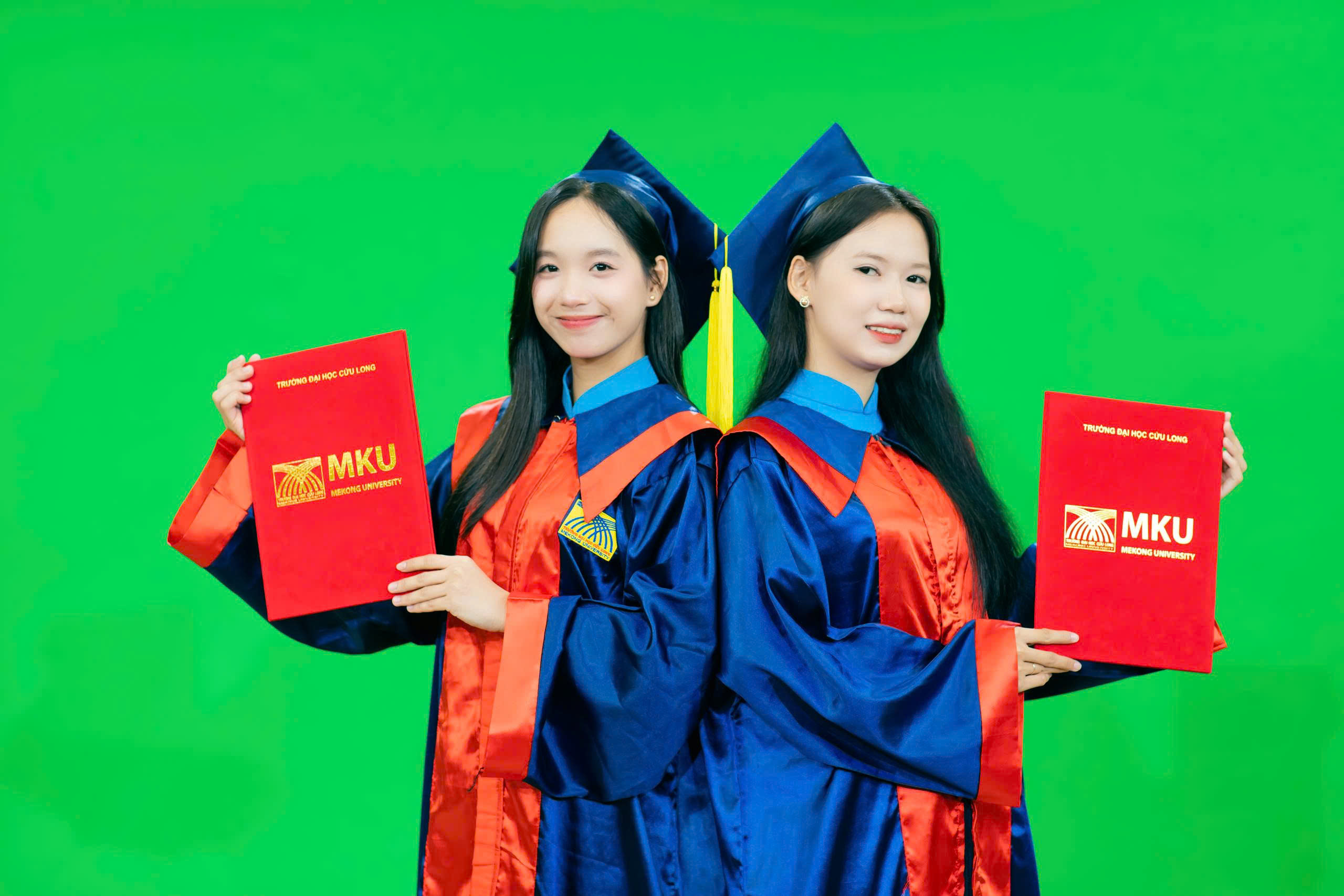 Album - Trao bằng tốt nghiệp