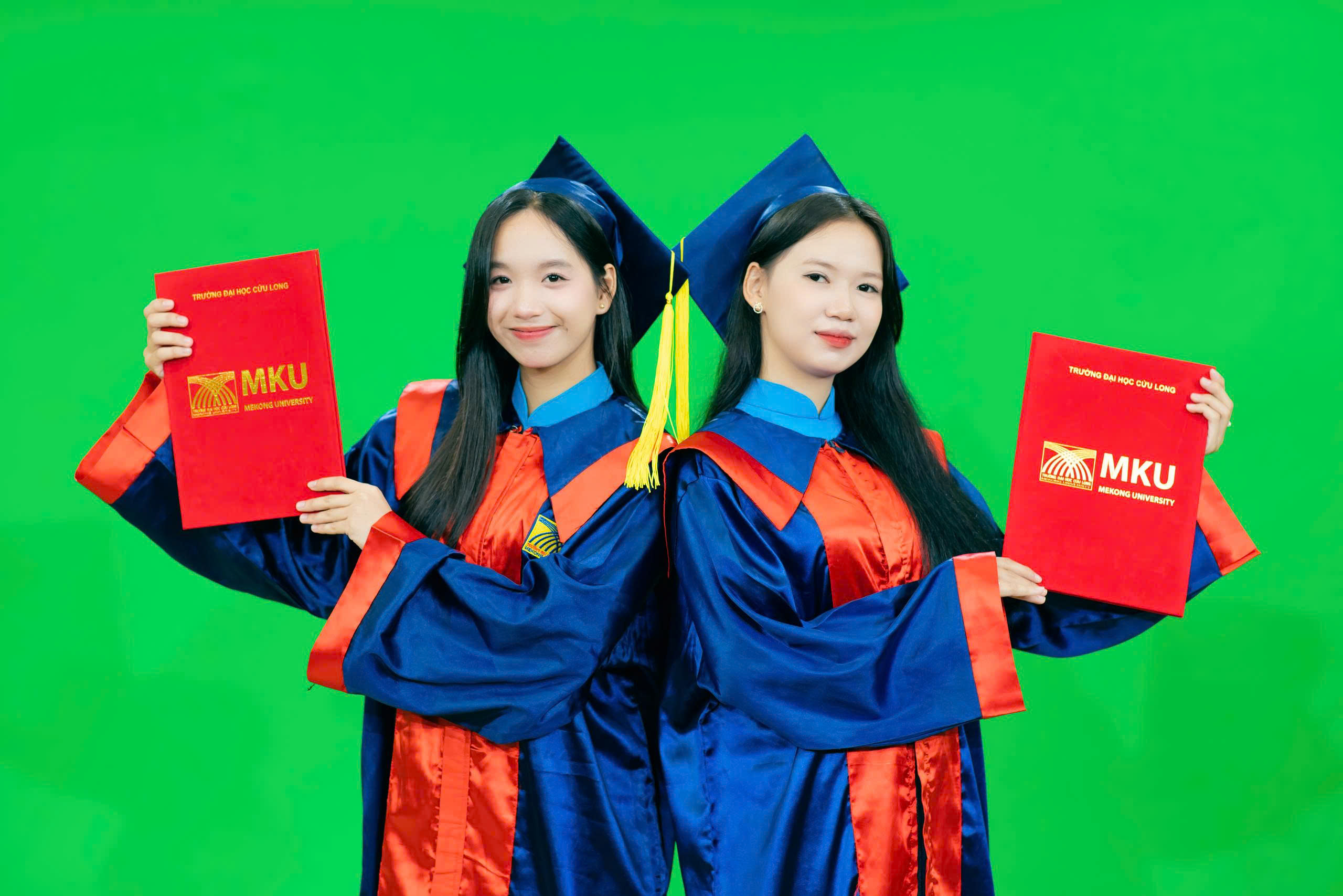 Album - Trao bằng tốt nghiệp