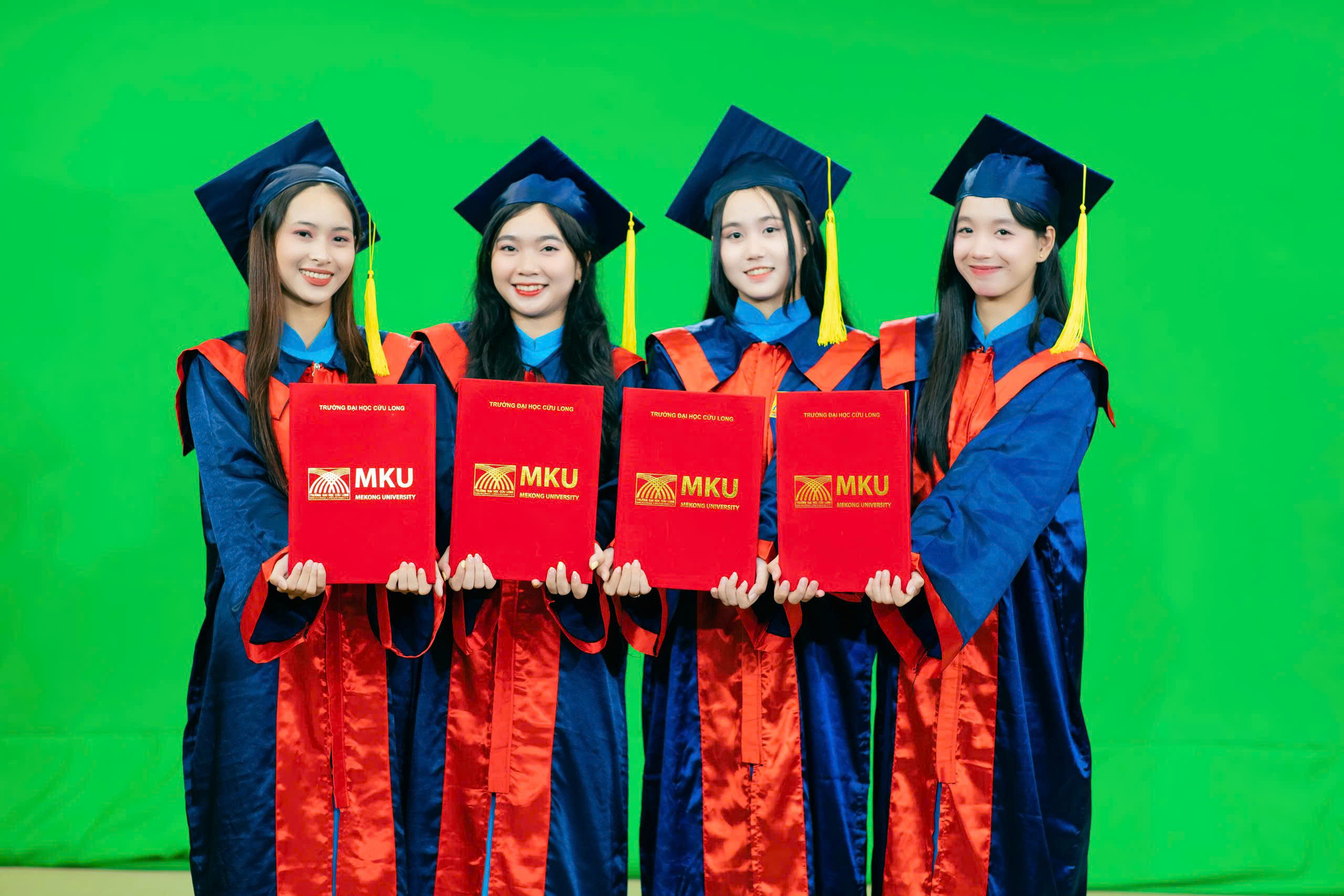 Album - Trao bằng tốt nghiệp