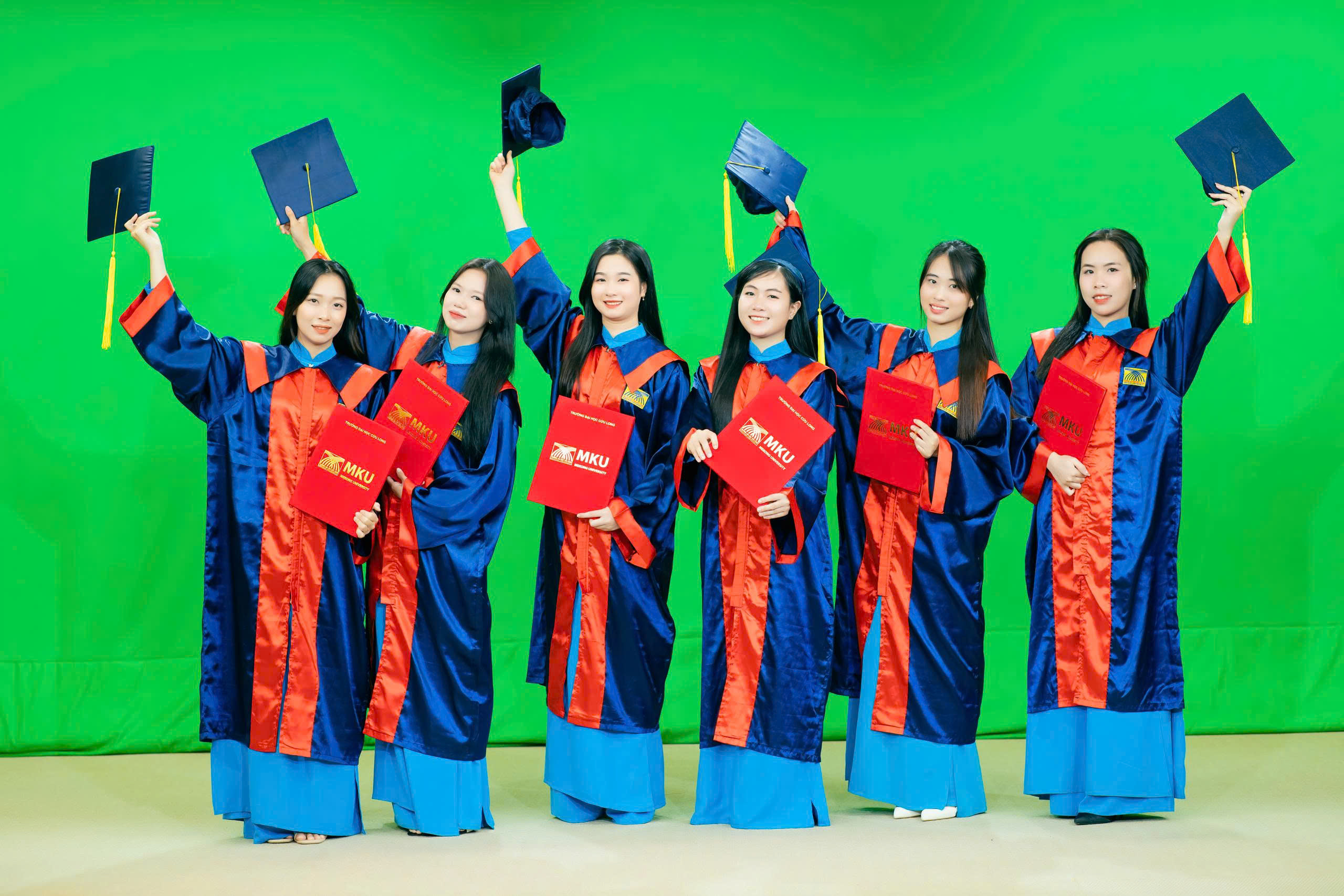 Album - Trao bằng tốt nghiệp