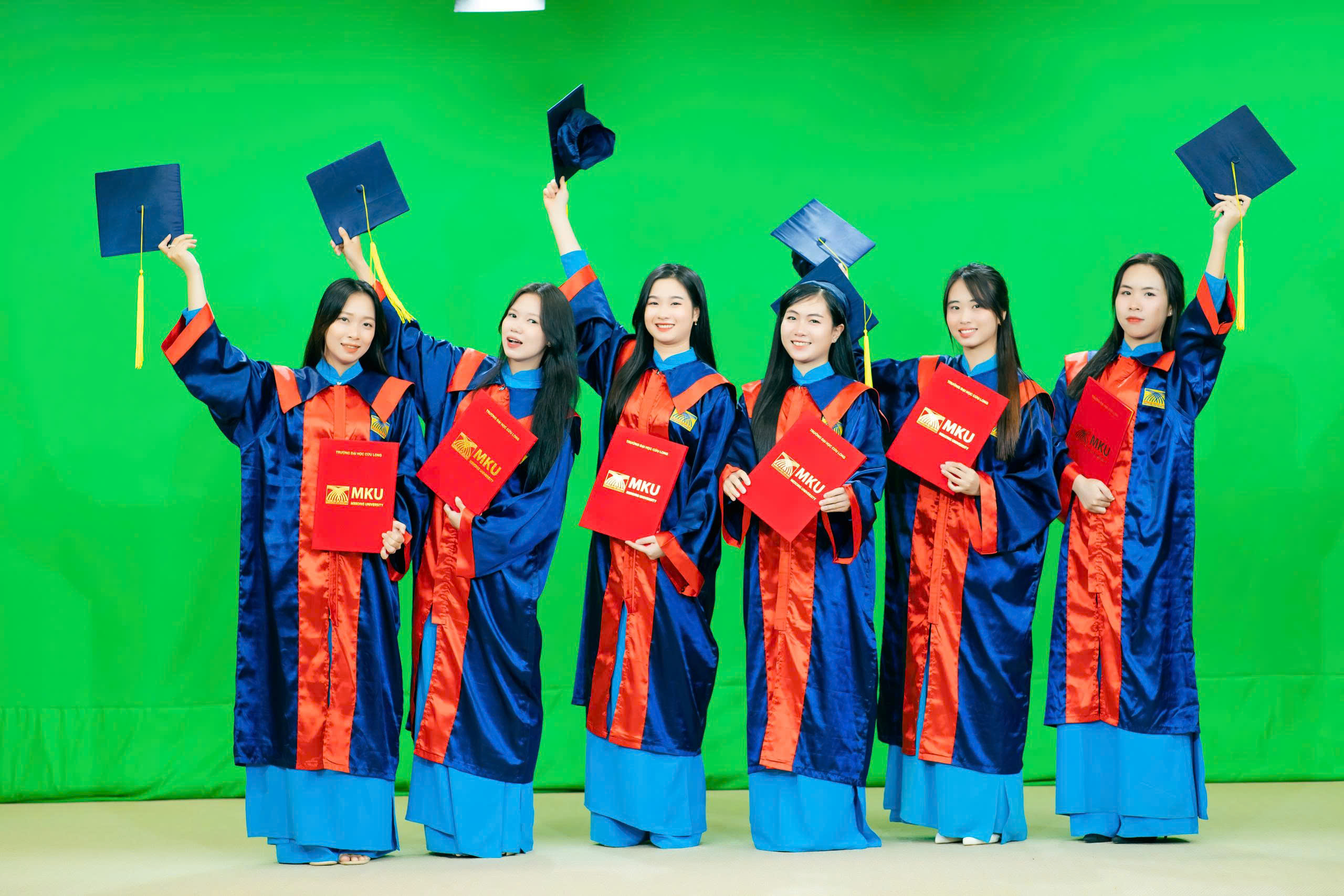 Album - Trao bằng tốt nghiệp