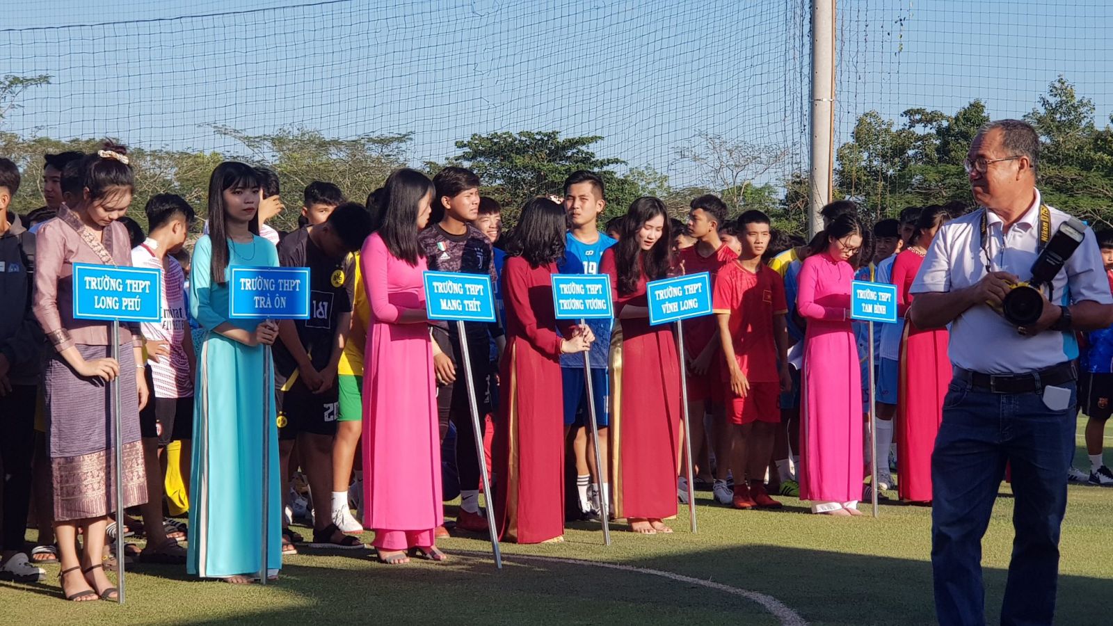 Hoạt động giao lưu thể thao của sinh viên và học sinh