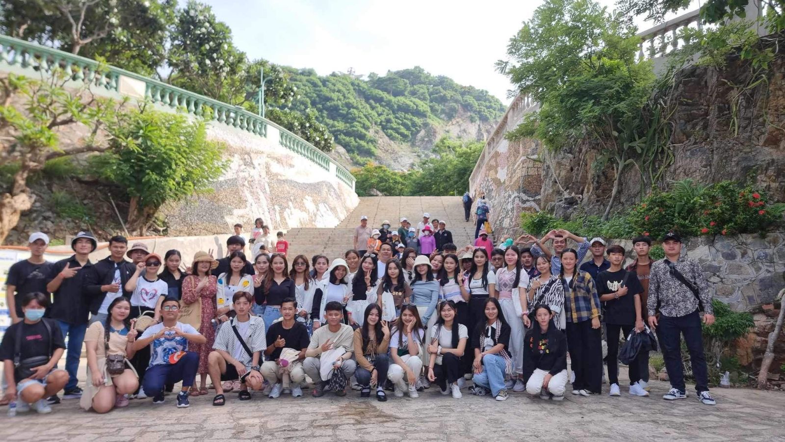  Đoàn lưu học sinh học tiếng Việt – Trường Đại học Cửu Long đi thực tế môn học tại Vũng Tàu
